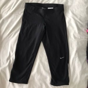 Nike dri fit black capri workout leggings